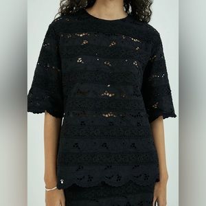 GOEN.J Floral Lace Half-Sleeved Top - Black Size Medium